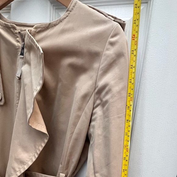 Trench coat with ruffle front BCBC Max Azria small - Picture 10 of 12